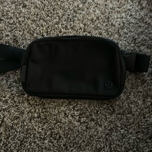lululemon belt bag mini